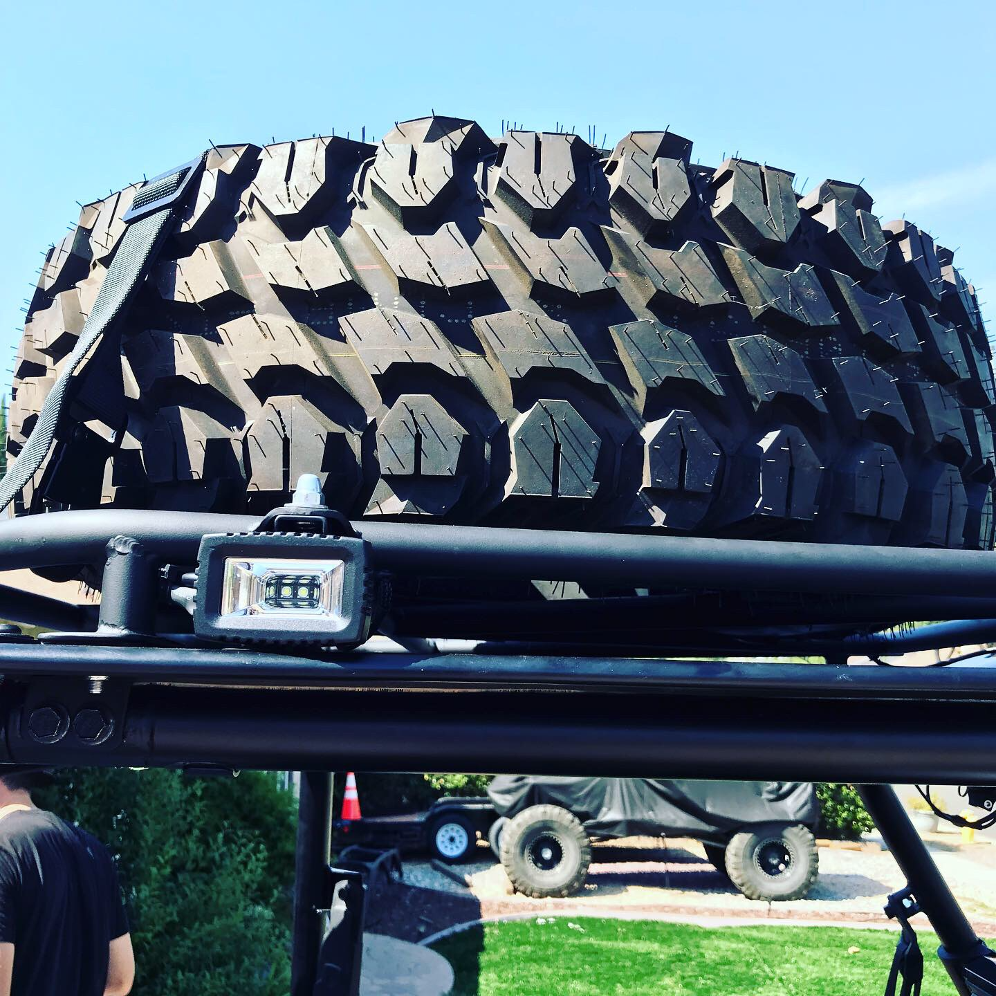 General-use light pod with a universal mount on an off-road vehicle.