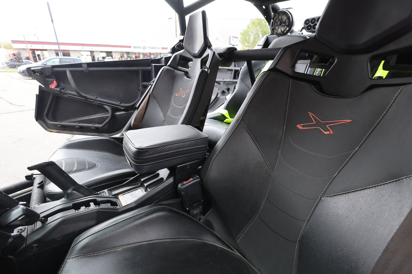 UTVMA Maverick X3 / X3 MAX Armrest with Bracket (2017+)